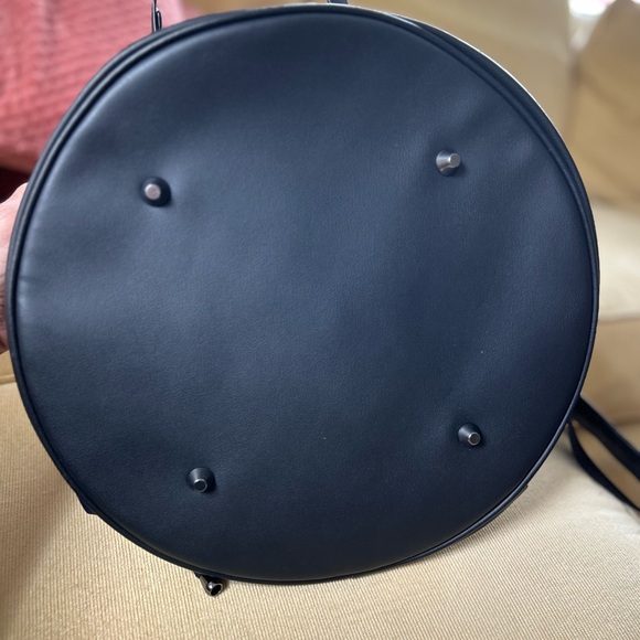 Versace Parfums bucket bag with shoulder straps. Blue with leather trim. - Picture 4 of 11